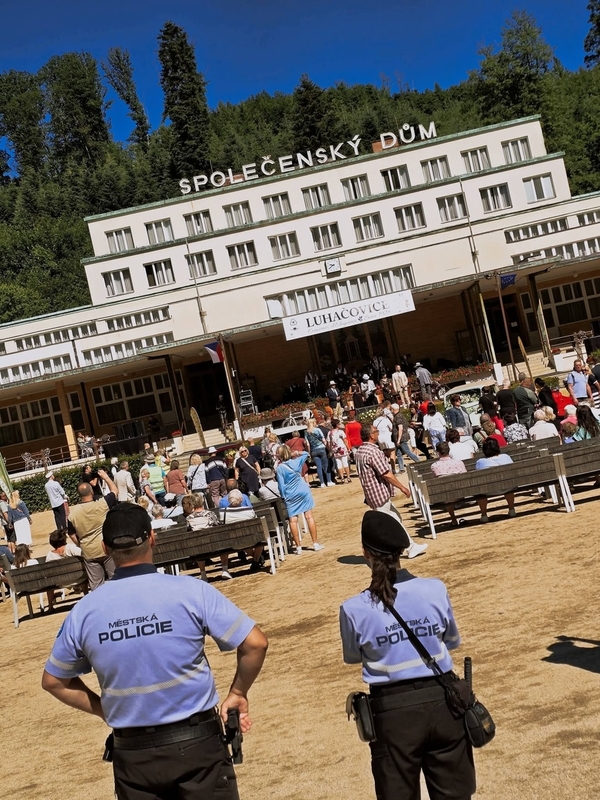 Strážníci přispívali k bezpečnosti osob a majetku na významné společenské akci Concours d’Élegance